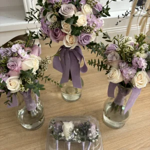 Conjunto de ramo de novia, prendido de novio y ramos de damas de honor