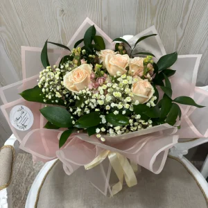 Ramo de flores en tono rosa