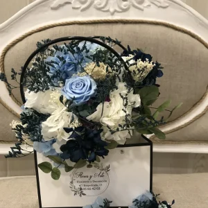 Conjunto de ramo de novia y prendido de novio, de flores preservadas